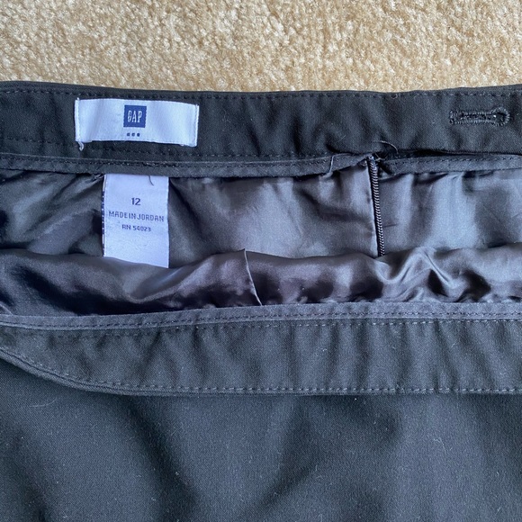 GAP Pencil Skirt - Picture 2 of 2